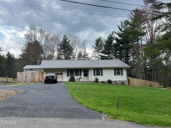 590 Hemlock St, Mountain City, TN 37683