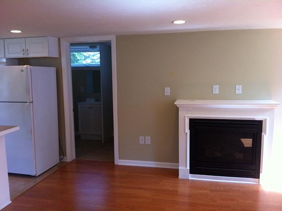 4th image of 36 Parkhurst St #2