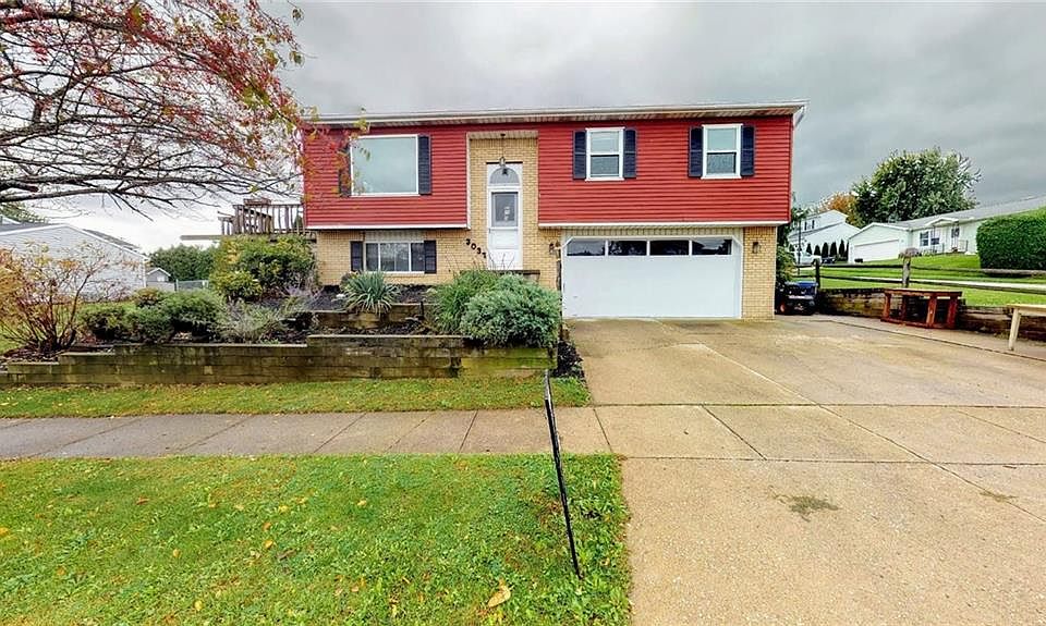 1st image of 3037 W 42nd St