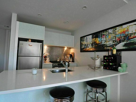 2nd image of 527 Lincoln Pl APT 603