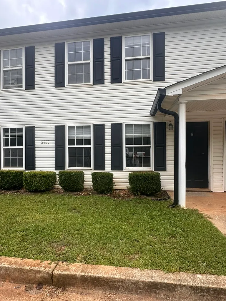 2 bed, 1.5 bath, 1120 sqft, $1,300 — Photo 1