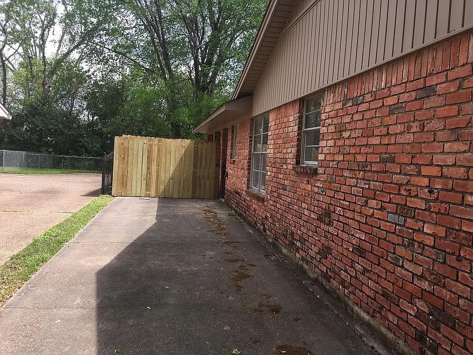 1st image of 7213 University Dr