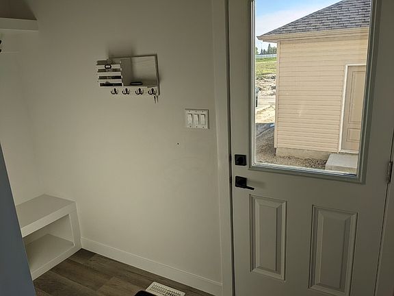 5th image of 186 Caledonia Dr