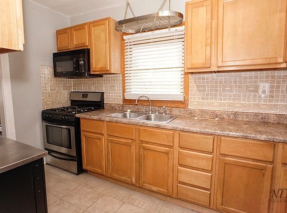 5th image of 617 Oakwood Dr