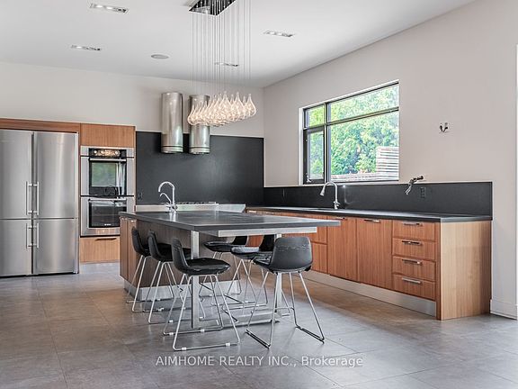 5th image of 367 Stanfield Dr