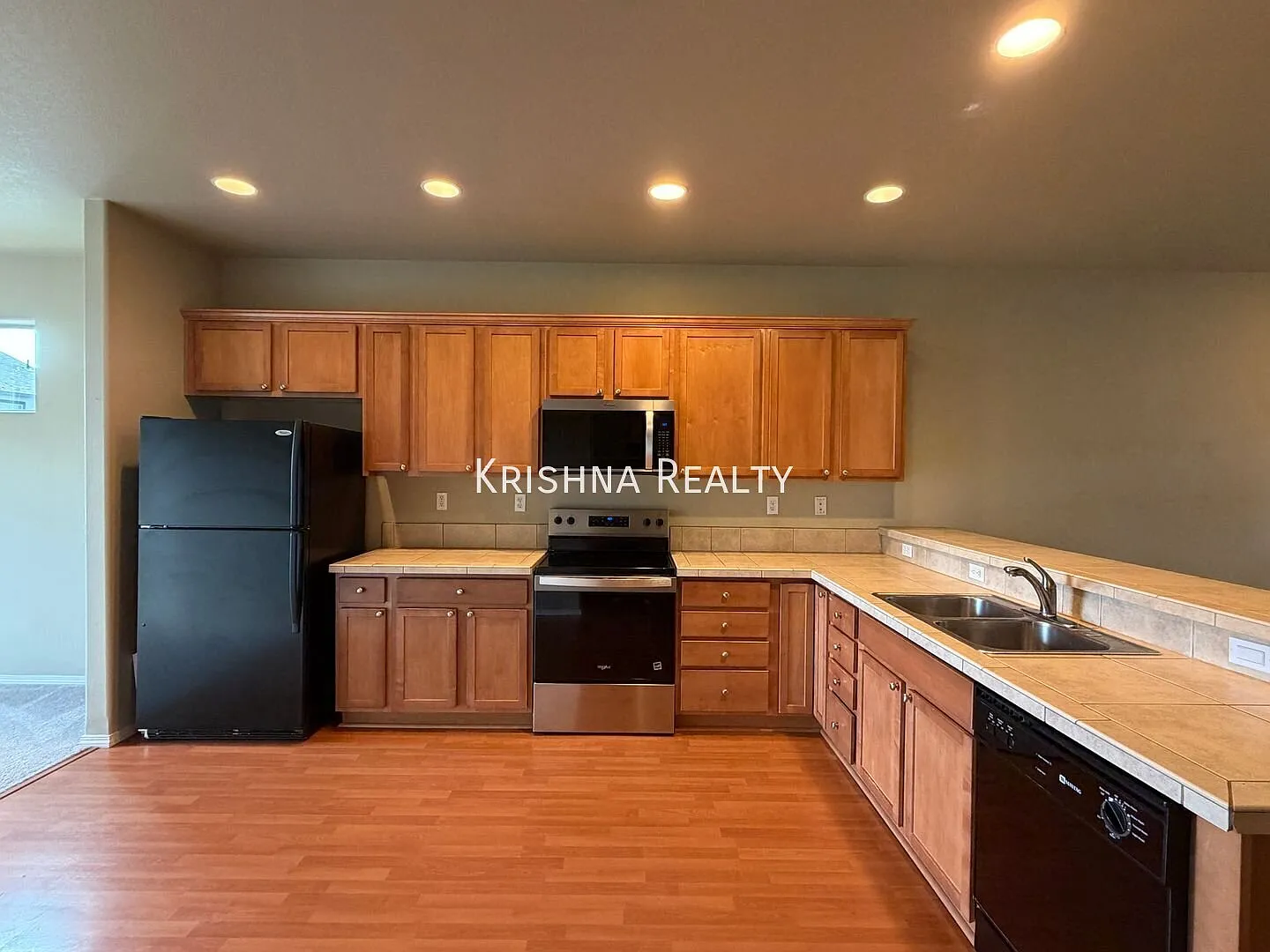 Charming 3 BD | 2.5 BA | Single-Family Home | Prime Murray Hill Location In Beaverton — Photo 3
