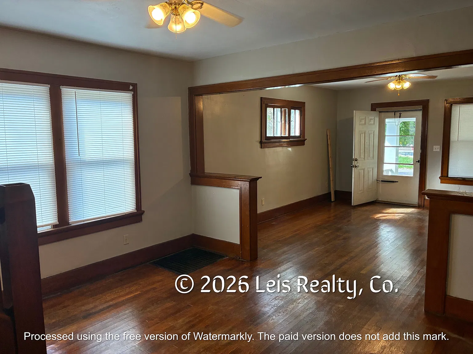 1934 Catalpa Dr — Photo 3