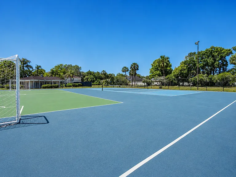 Park at Lake Magdalene Apartments and Townhomes — Photo 23