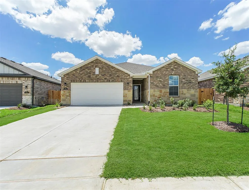 5715 Aurora Greens Lane - 1 — Photo 1