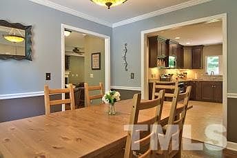 5th image of 303 N English Hill Ln