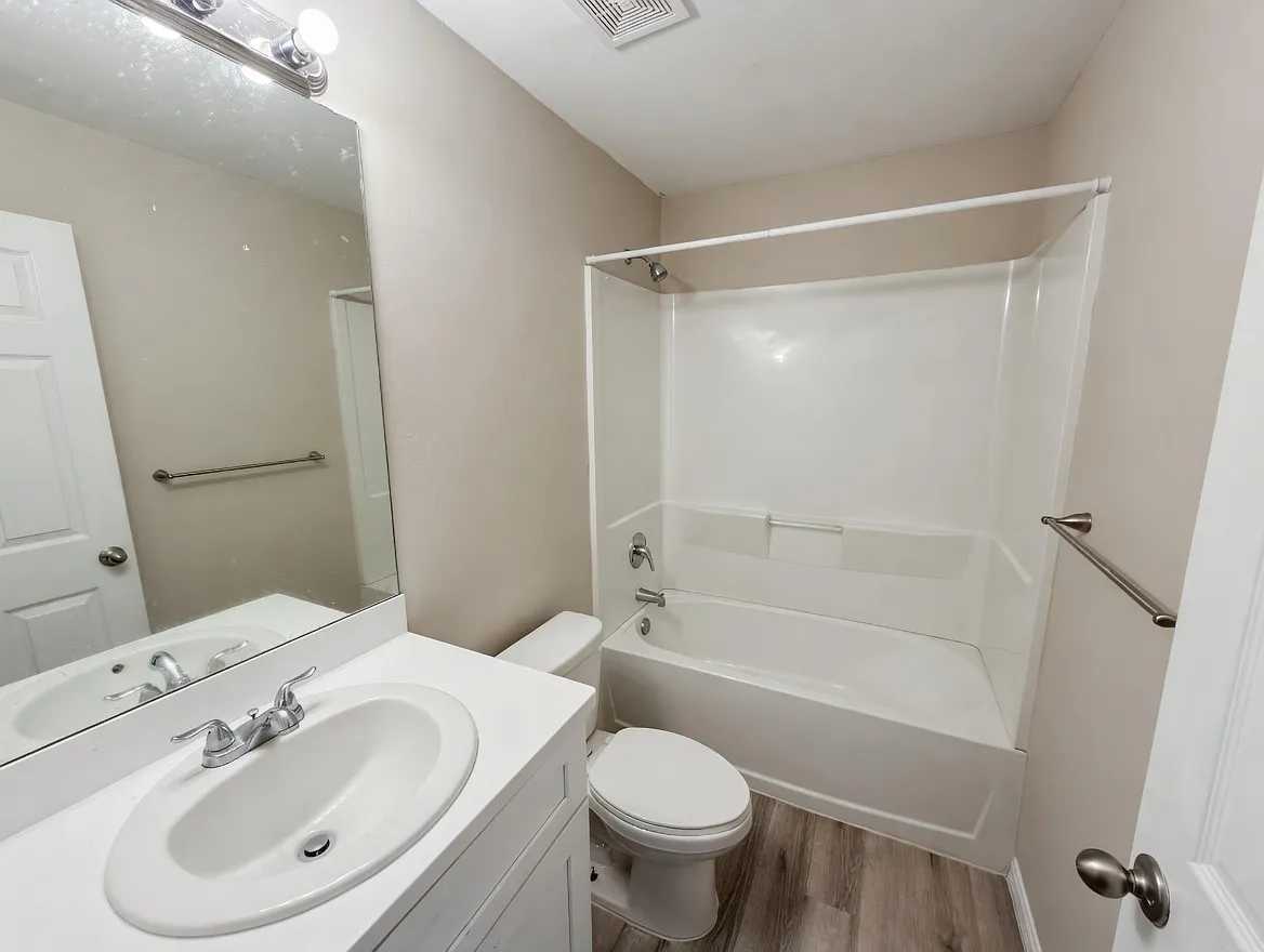 1252 County St East - 0 — Photo 4