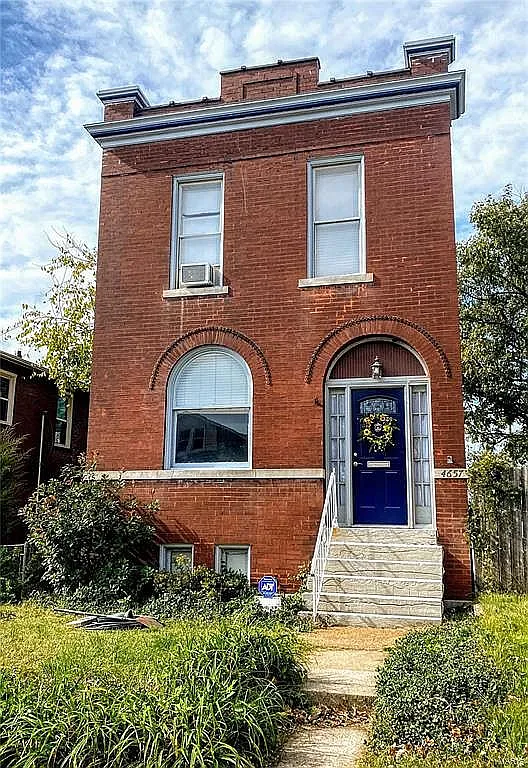 4657 Varrelmann Ave photo 1