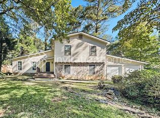 1386 Larkview Dr SW, Lilburn, GA 30047