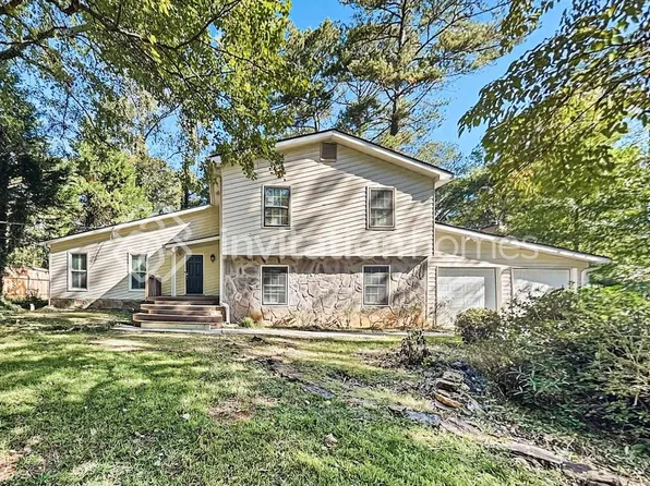 1386 Larkview Dr SW, Lilburn, GA 30047
