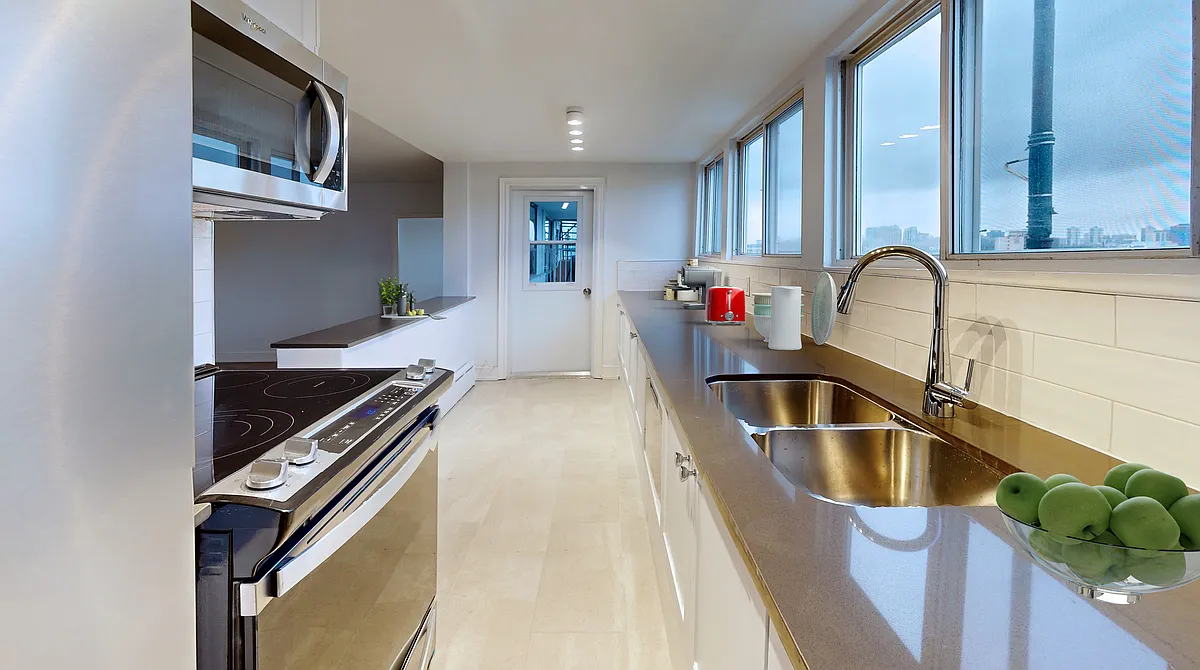70 Spadina Road — Photo 1