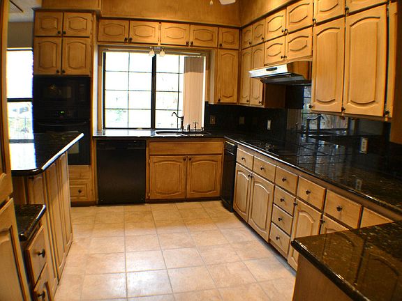 Spacious Kitchen, Many Cabinets
