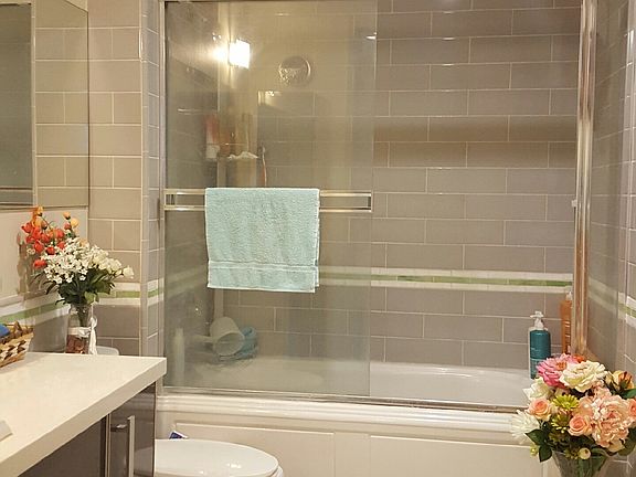 2nd image of 848 S Irolo St #208