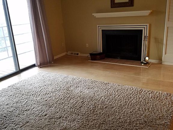 2nd image of 121 Fox Hollow Ct #121