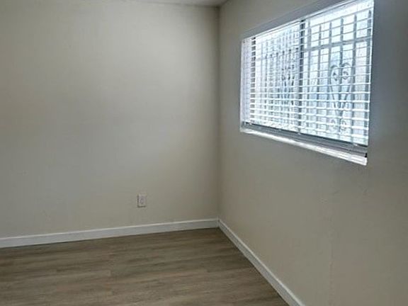 5th image of 626 W 78th St APT 2