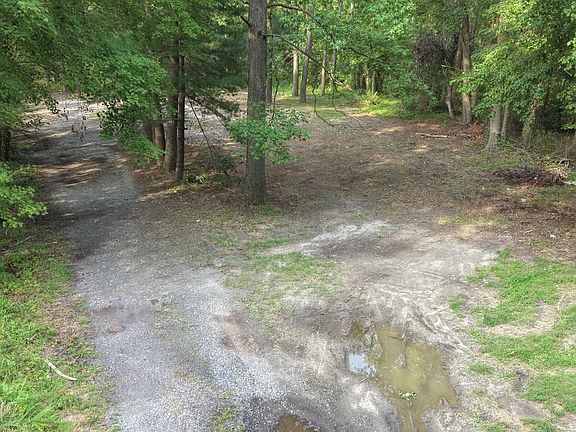 4th image of 111 Thicket Rd
