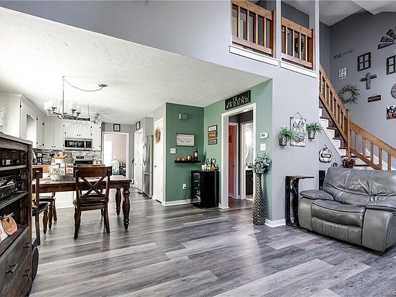 4th image of 7228 Snaffle Ln