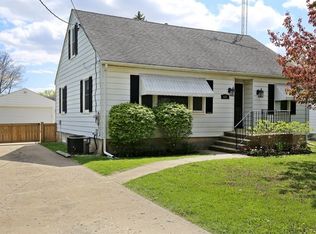626 E Kimball Ave, Woodstock, IL 60098