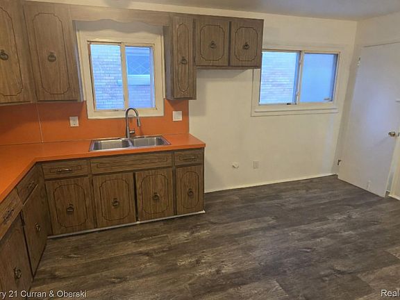 4th image of 4030 W Davison