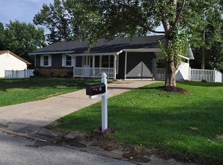 16 Country Ln, Warrenton, MO 63383