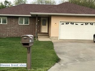 1702 S 2nd St, Oskaloosa, IA 52577