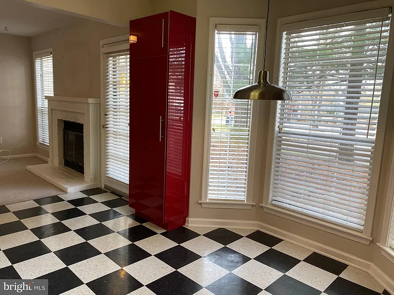 4 Kensington Ct — Photo 35