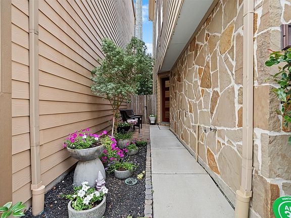 4th image of 6005 Kansas St #B