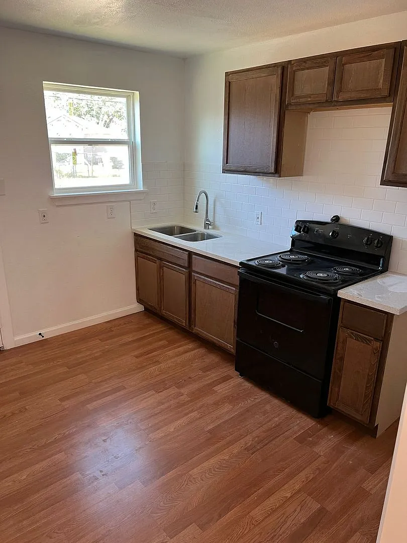 4015 Procter St — Photo 3