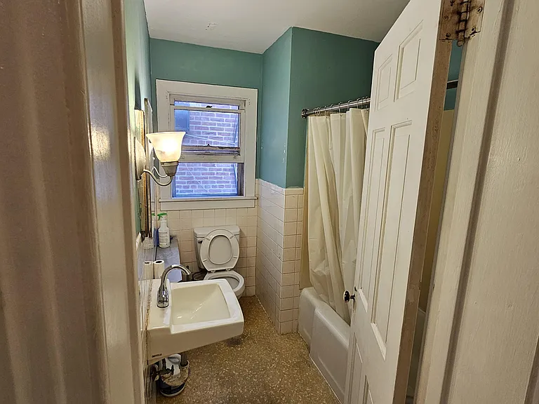 228 King St #C — Photo 7