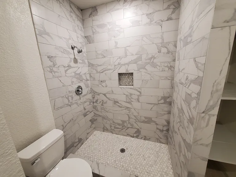 1923 W Poplar St — Photo 14