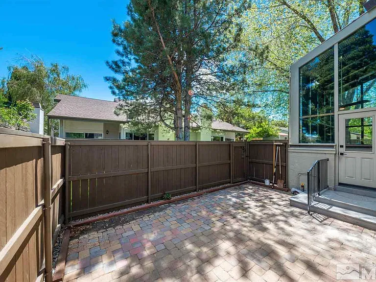 430 Angela Pl — Photo 32