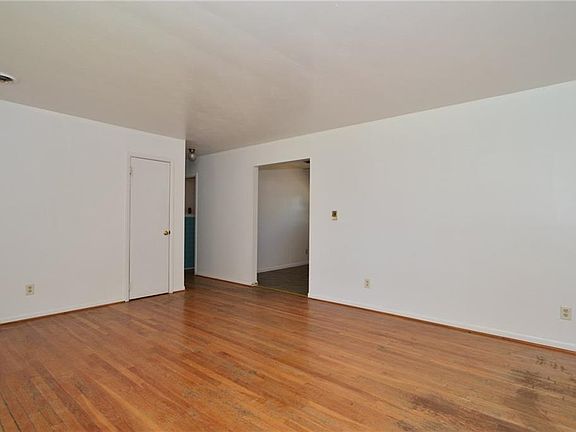 4th image of 10254 Medallion Dr