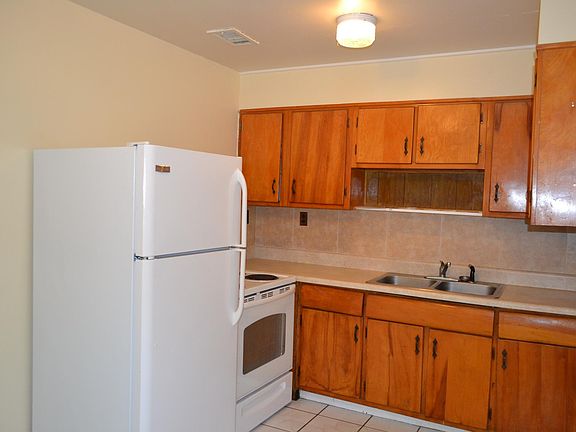 3rd image of 3029 W Helen Ave