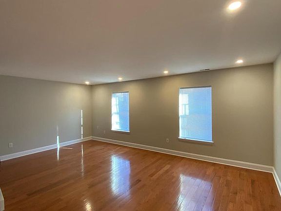 3rd image of 222 Moore St Floor 2
