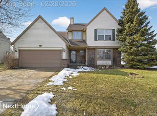 310 Bay Pointe Dr, Belleville, MI 48111