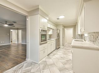 9415 Meadowglen Ln, Houston, TX 77063