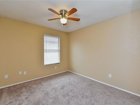 4th image of 1608 Green Hill Dr