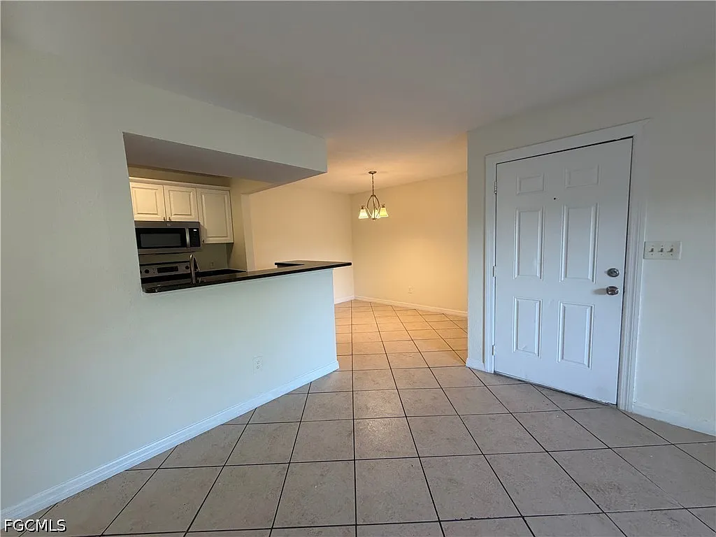 2 bed, 2.0 bath, 883 sqft, $1,300 — Photo 3