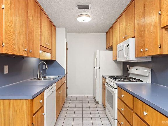 5th image of 2516 Harvey St