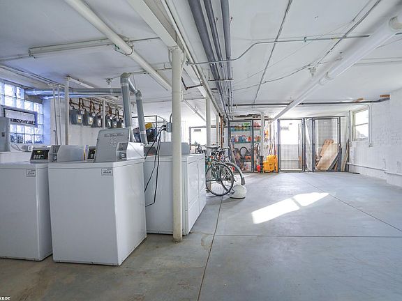5th image of 4645 N Manor Ave #615