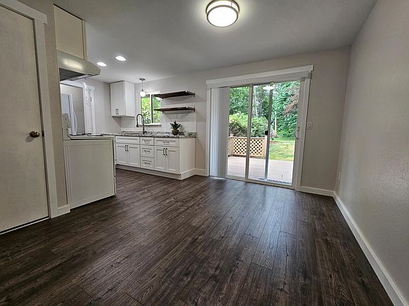 4th image of 10512 24th Street Ct E #10512