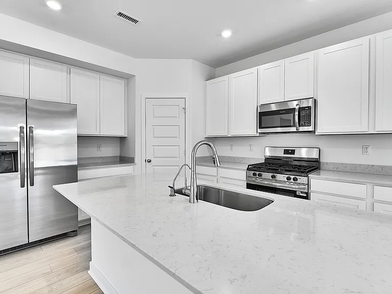425 Eisenhower St — Photo 27