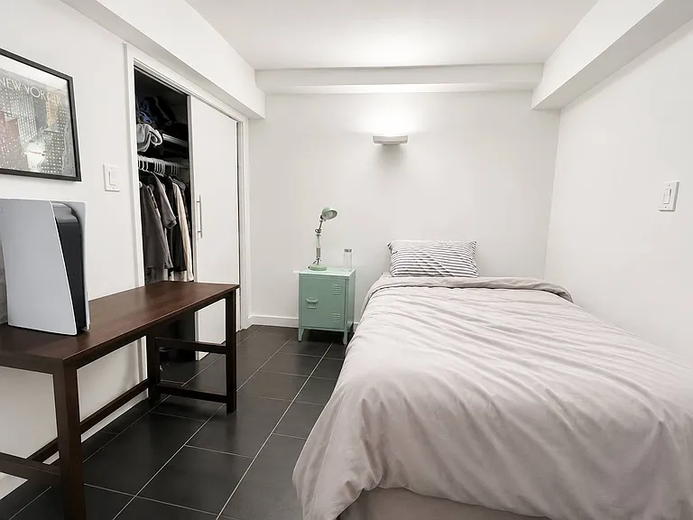 29 Brooklyn Ave #1R — Photo 10