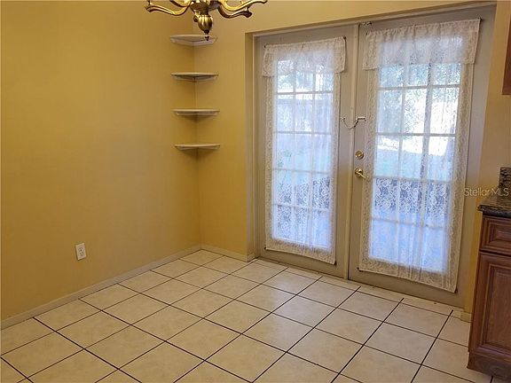 3rd image of 1508 Thistledown Dr