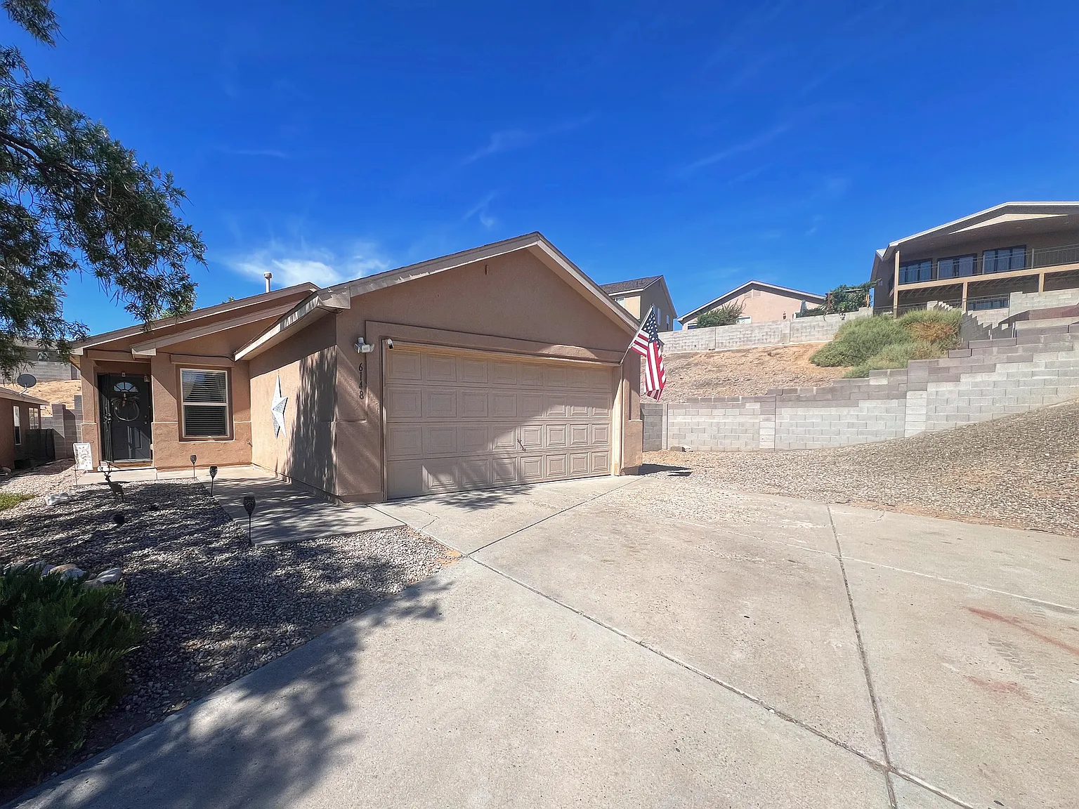 3 bed, 1100 sqft, $2,100 — Photo 2