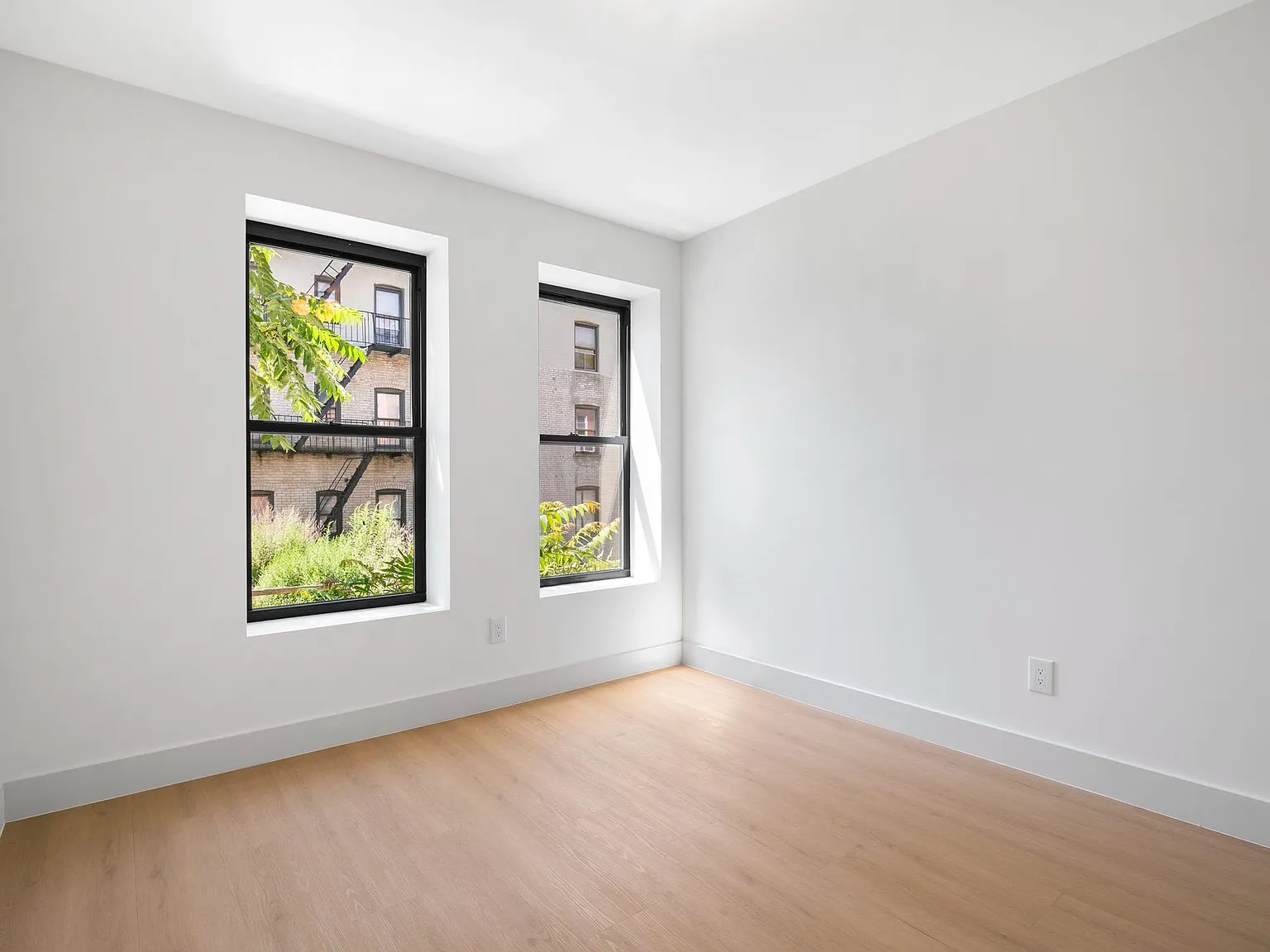 972 Montgomery Street — Photo 2